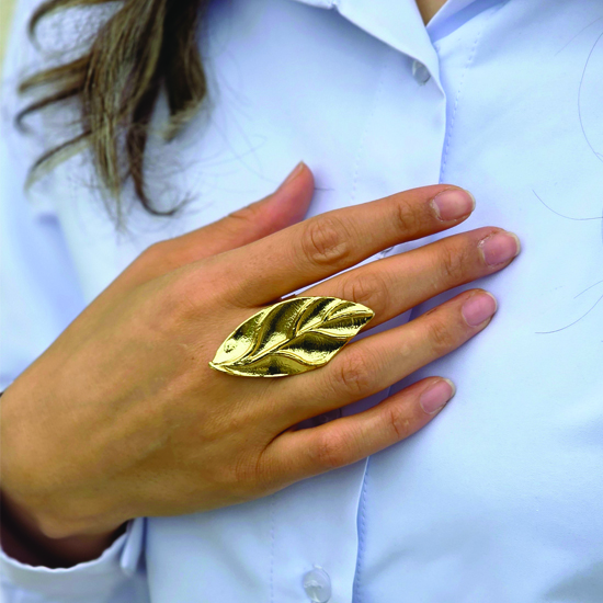 Large Leaf‑Design Gold‑Tone Ring